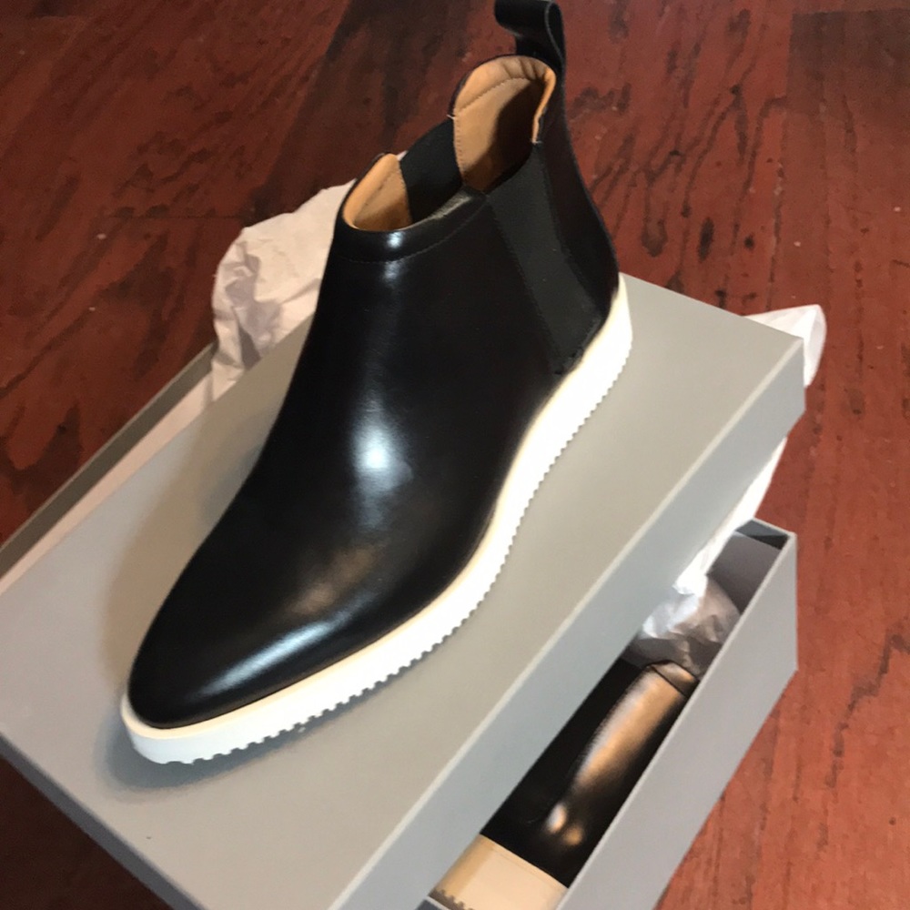 Everlane Chelsea boot, size 9